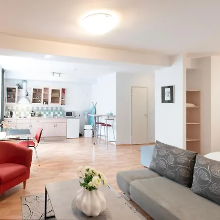 Apartment Wilde Guest Ulikooli 6 *
